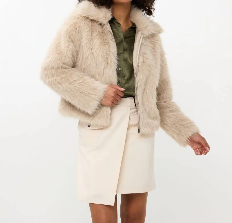 Women's Vacation Outfit Faux Fur Short Jacket In Sand