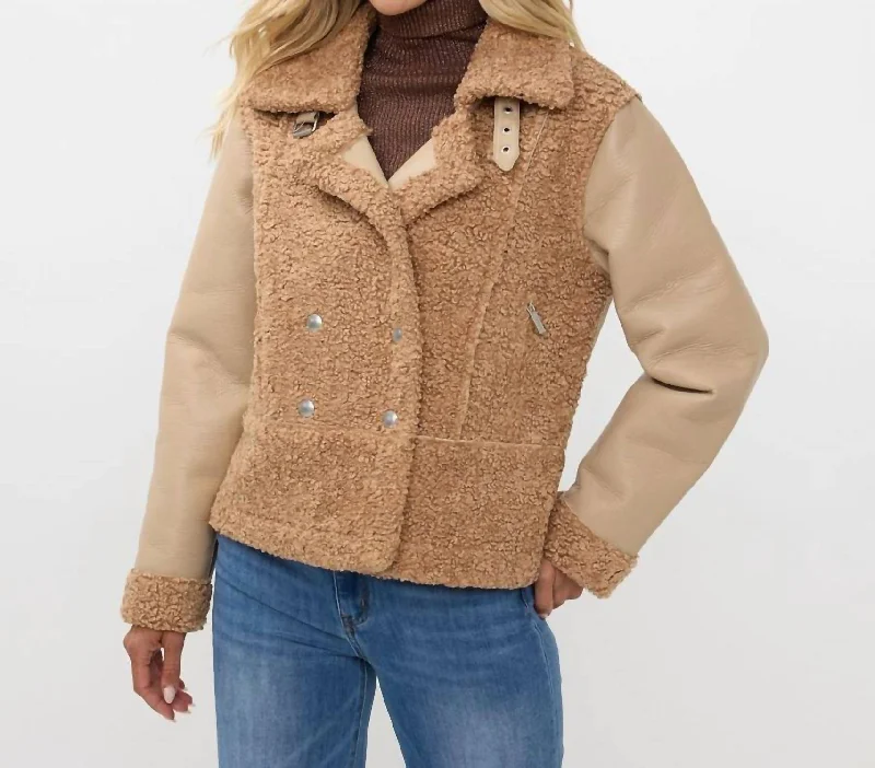 Women's Outerwear Clothing Mixed Sherpa Button Jacket In Brandy