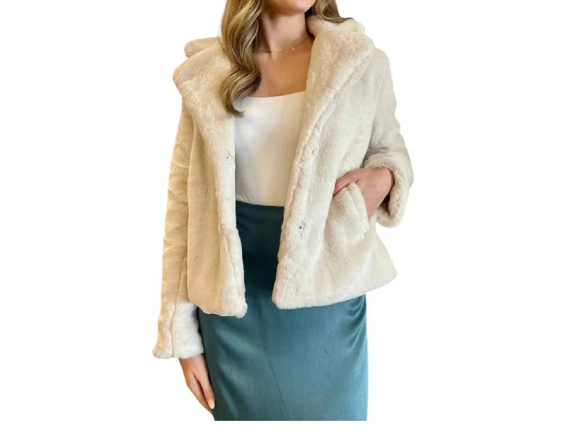 Women's Urban Clothing Faux Fur Jacket In Cream